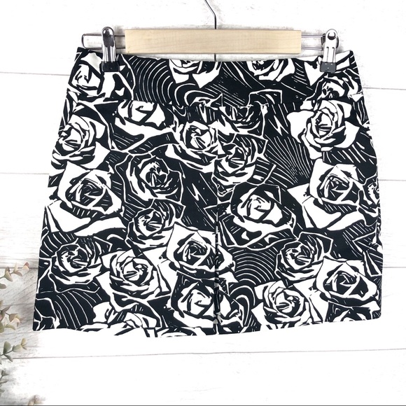 EXPRESS DESIGN STUDIO B&W Floral Mini Skirt - Picture 1 of 7